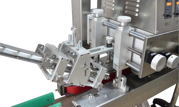Tappatrice automatica del mandrino lineare