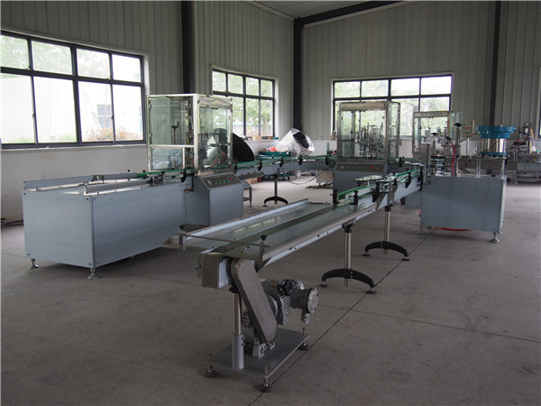 Linea automatica di riempimento e tappatura di shampoo