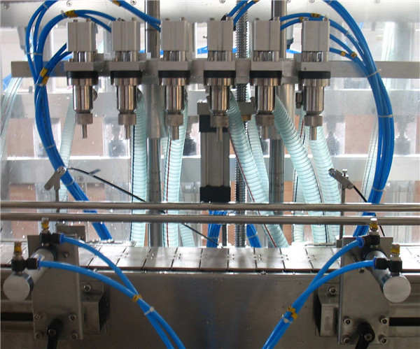 Riempitrice a liquido automatica a sei teste
