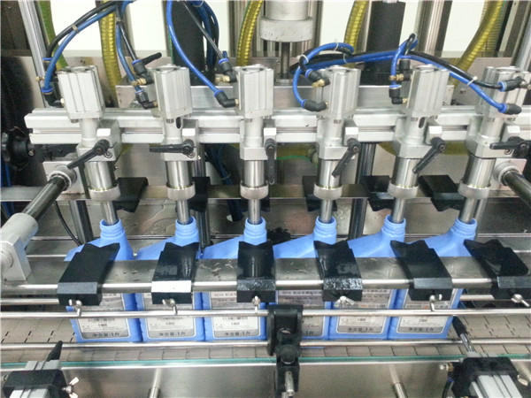 Riempitrice automatica olio motore a 6 teste