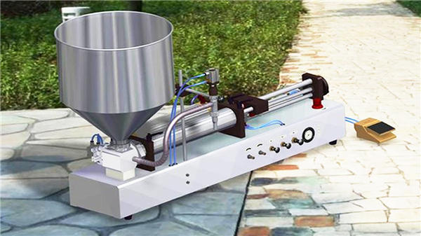 Riempitrice di liquido detergente semiautomatica